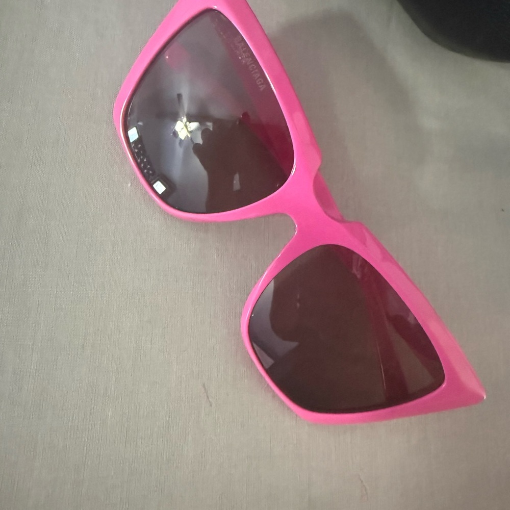 Balenciaga Pink Sunglasses with Black Case - Picture 4 of 4